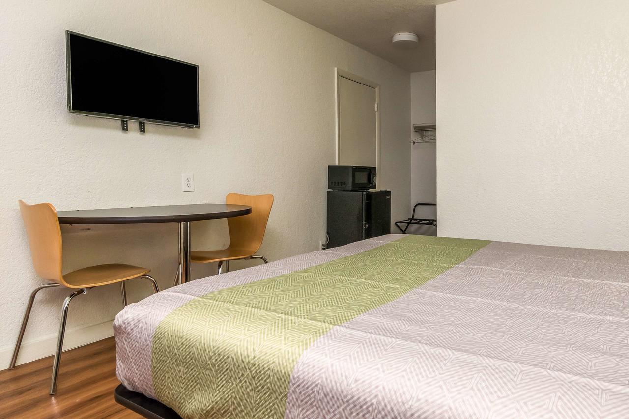 Motel 6 Fort Worth North Haltom City Exterior foto